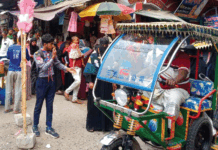 ঈদ-উল-ফিতরে নাটোরে ট্রাফিক নিয়ন্ত্রণে সক্রিয় রোভার স্কাউটস