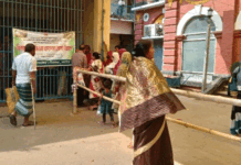 নাটোরে পবিত্র ঈদ-উল-ফিতর উপলক্ষে অসহায় ও দুস্থদের মাঝে ভিজিএফ চাল বিতরণ