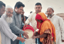 সিংড়া পৌরসভায় ঈদুল ফিতরের ভিজিএফ চাউল বিতরণ